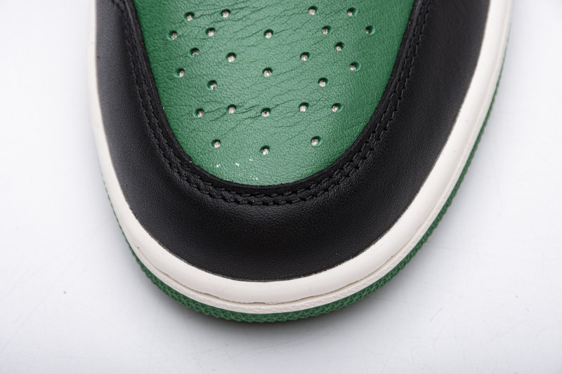 Air Jordan 1 High OG “Pine Green”555088-302