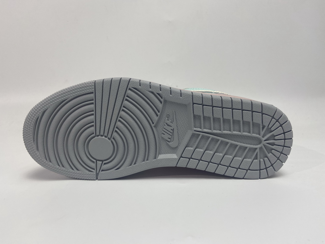 Air Jordan 1 Low SE Champagne  DJ5196-615