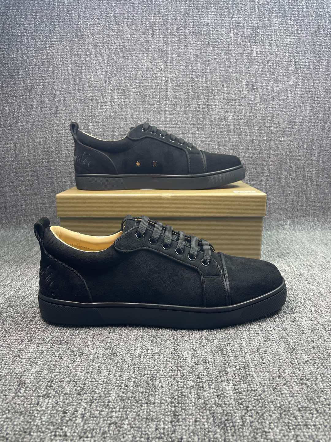Lubotin Suede Round Toe Lace-Up Low-Top Sneakers 3170052B074
