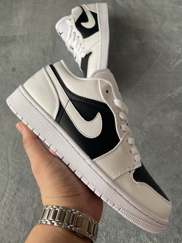 Air Jordan 1 Low Panda   DC0774-100
