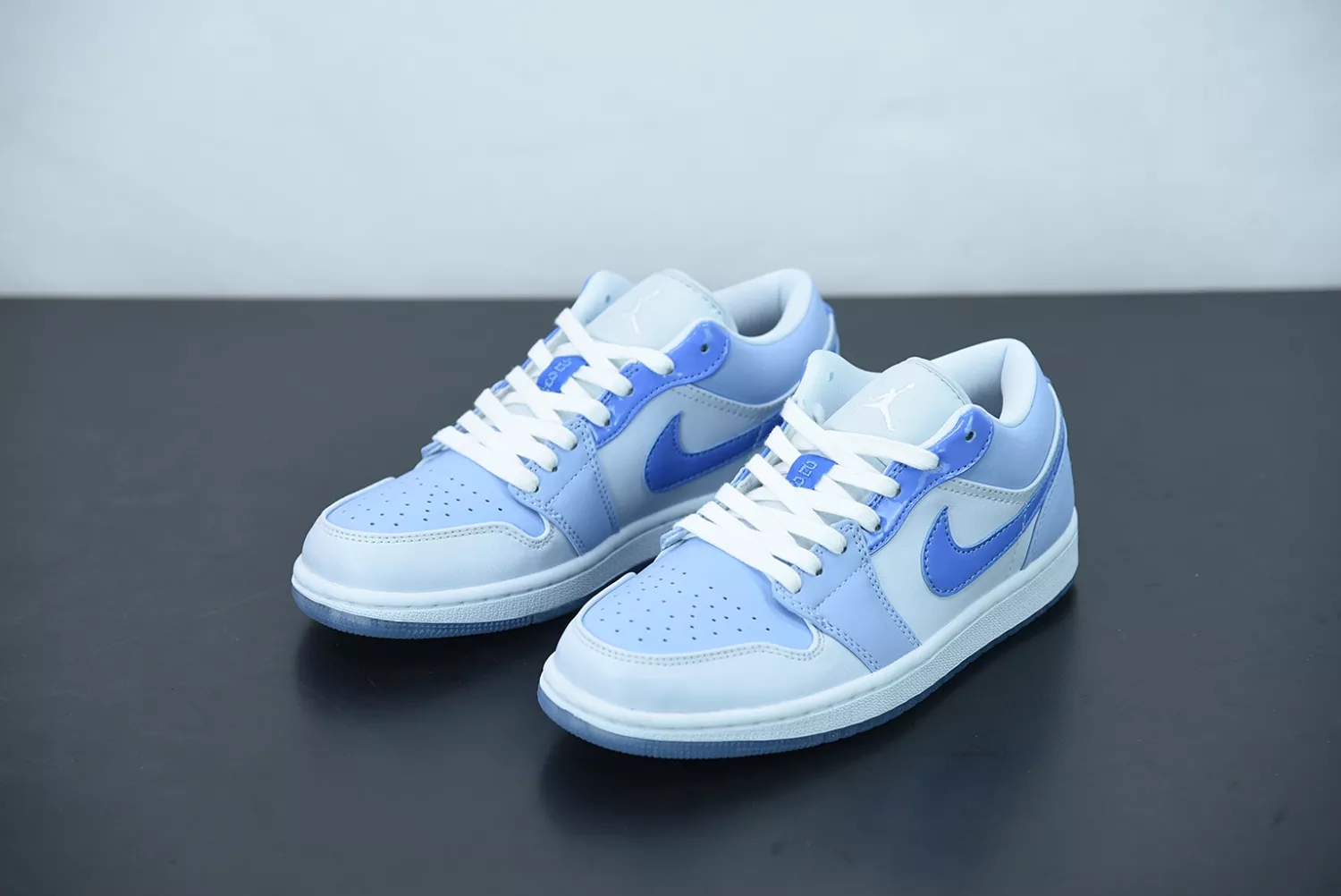 Air Jordan 1 Low SE Mighty Swooshers   DM5442-040