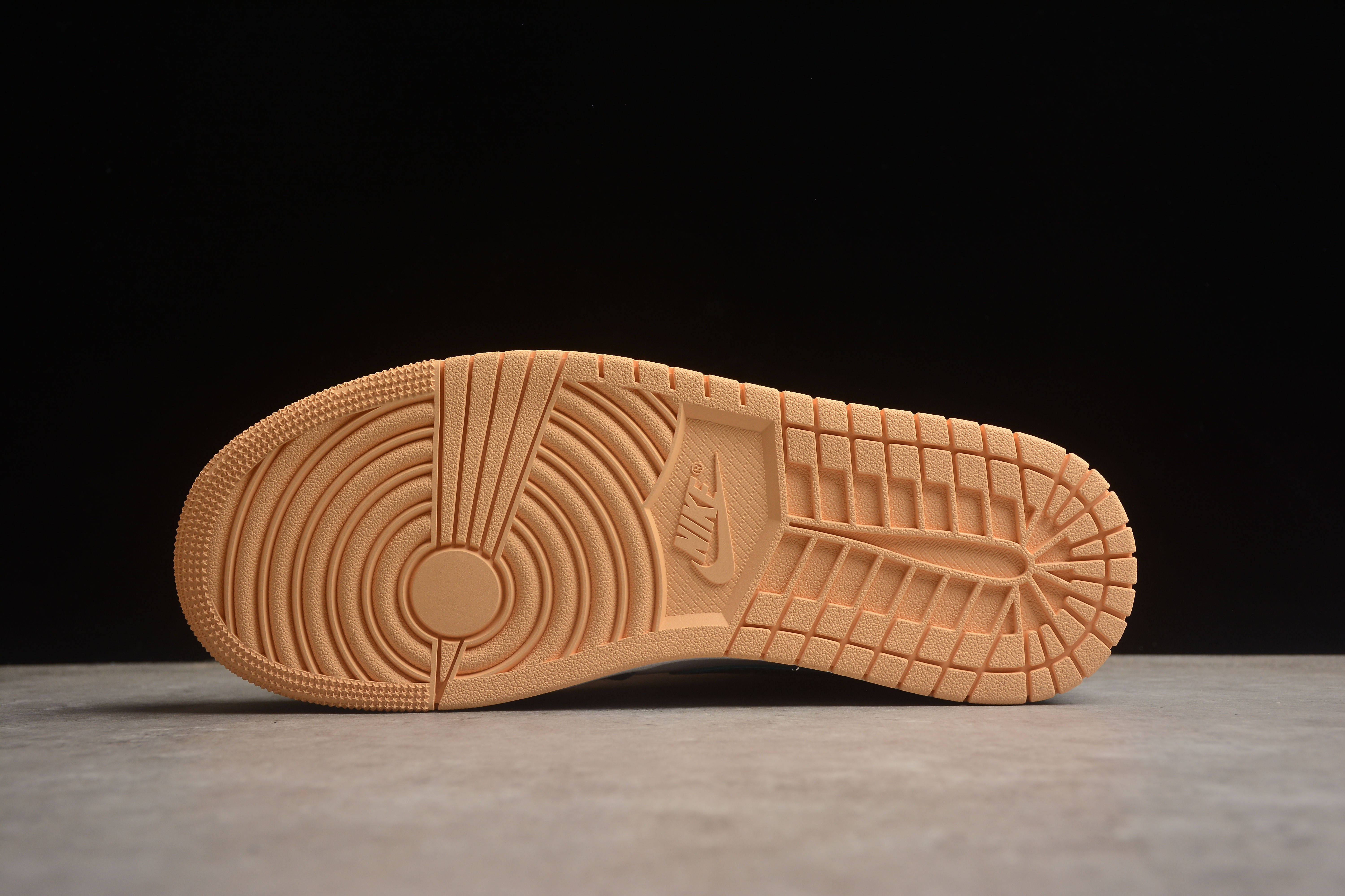 Air Jordan 1 Mid  DQ8426-400
