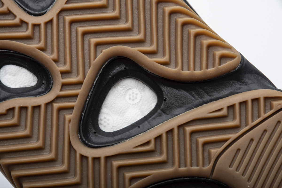 Yeezy Boost 700“Utility Black” FV5304
