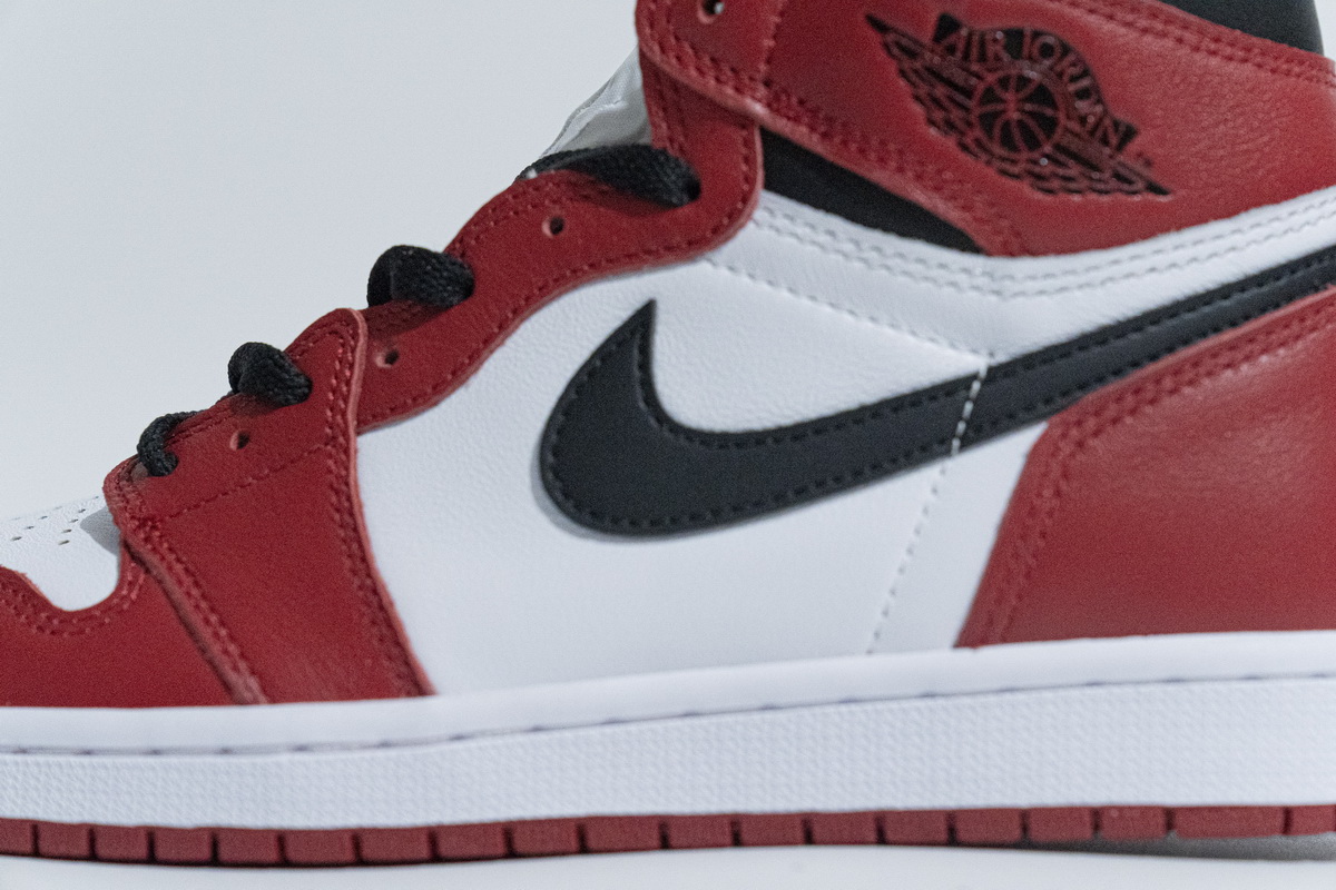 H12  Air Jordan 1 High OG Chicago 555088-101