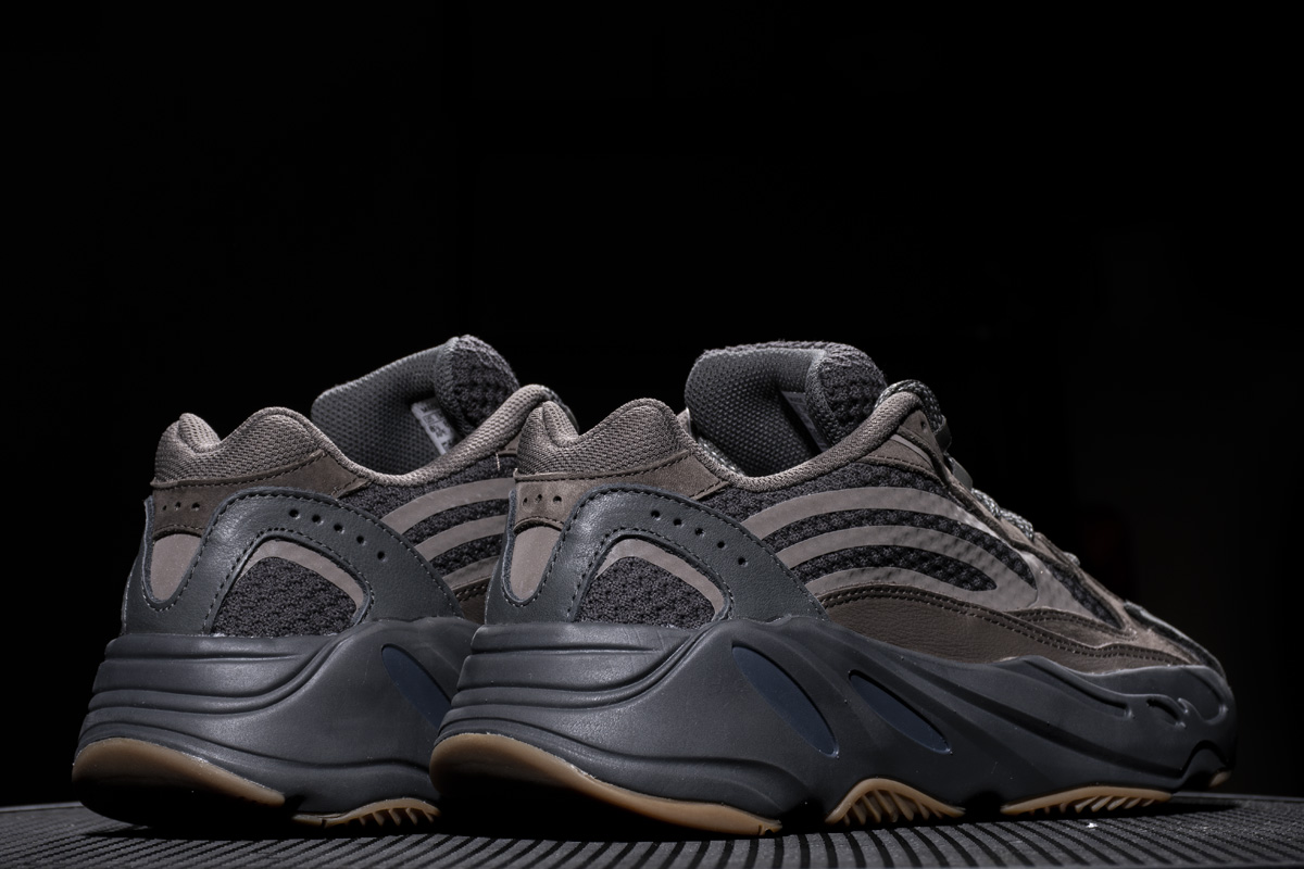 PK GOD  Yeezy Boost 700 V2“Geode”EG6860
