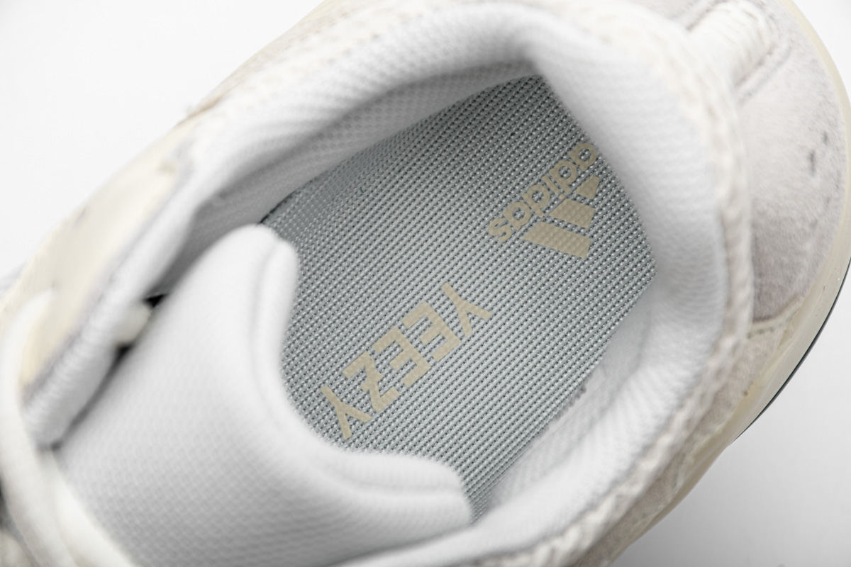 Yeezy Boost 700“Analog” EG7596