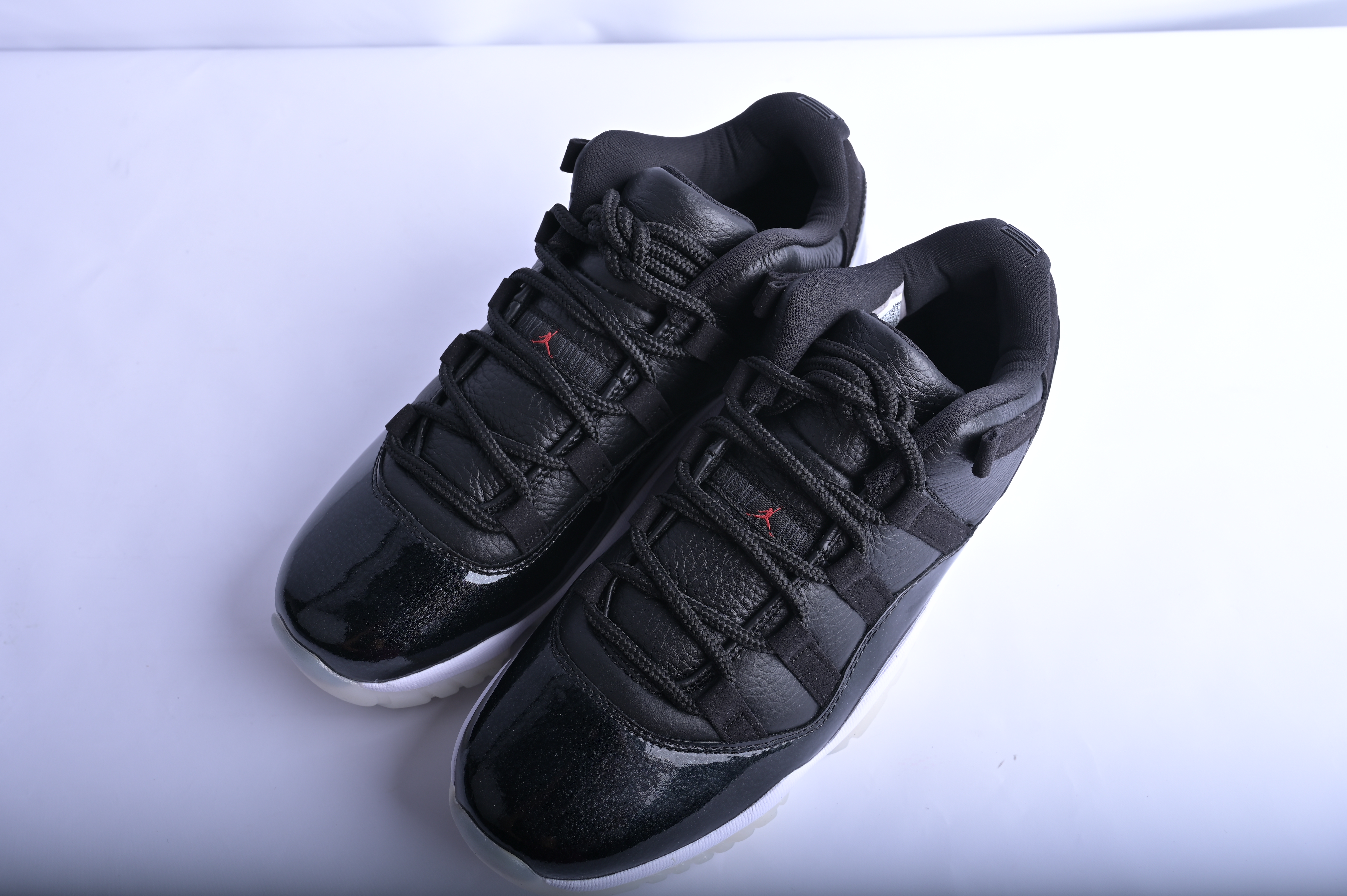 Air Jordan 11 Retro Low 72-10  AV2187-001