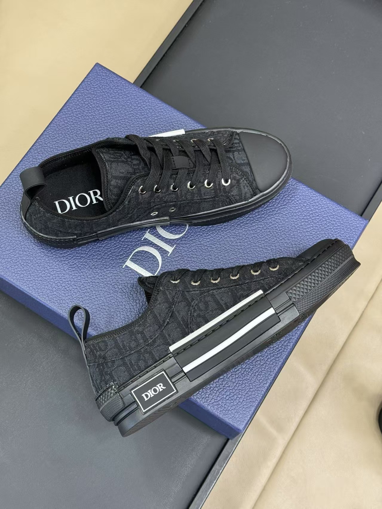 DIOR B23 3SH126ZSA_H969