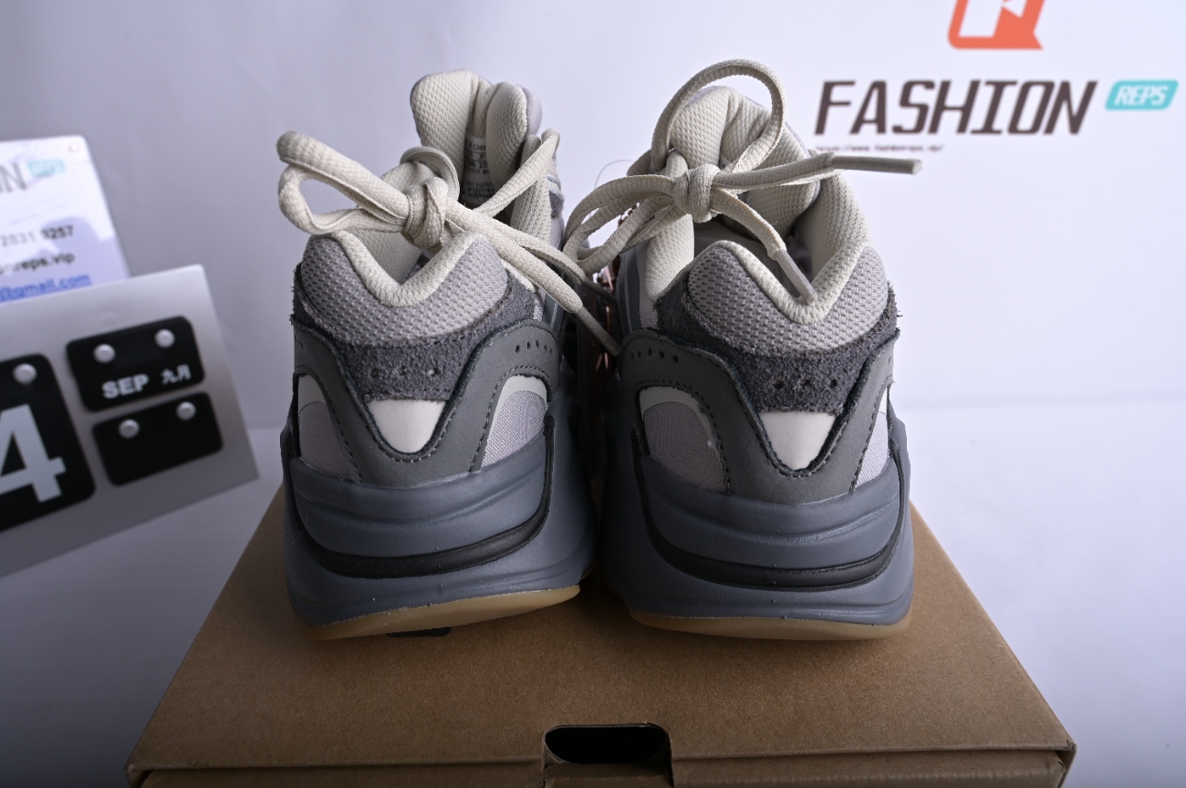 Yeezy Boost 700 V2“Tephra” FU7914