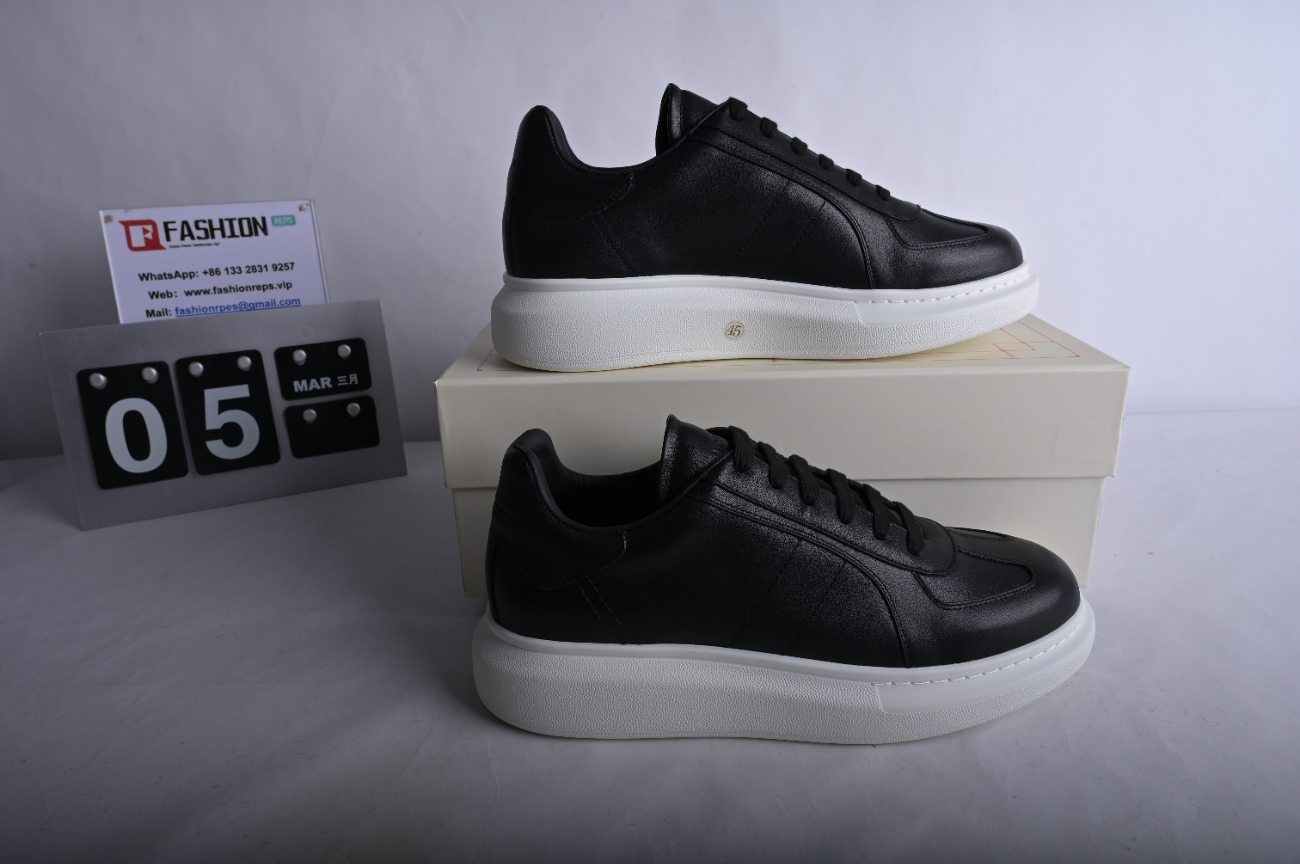 Alexander McQueen Sneaker Black and White