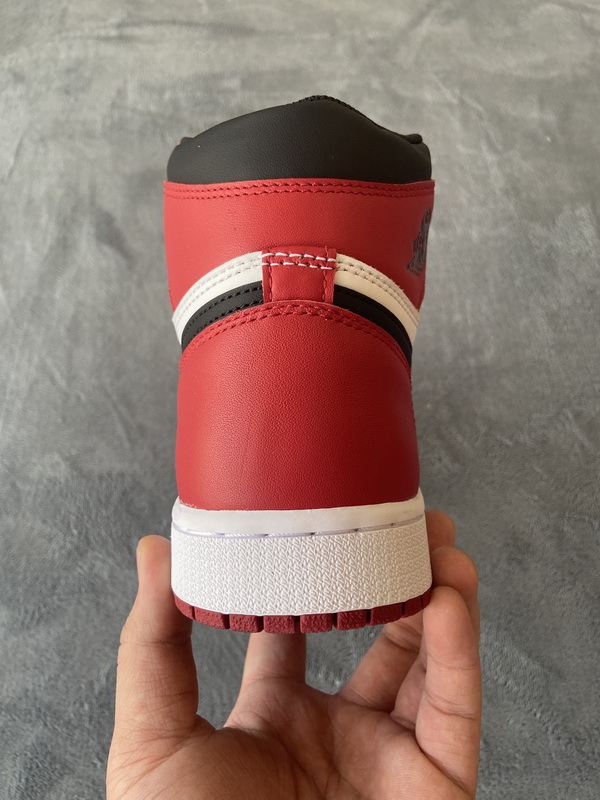 Air Jordan 1 High OG Chicago   555088-101
