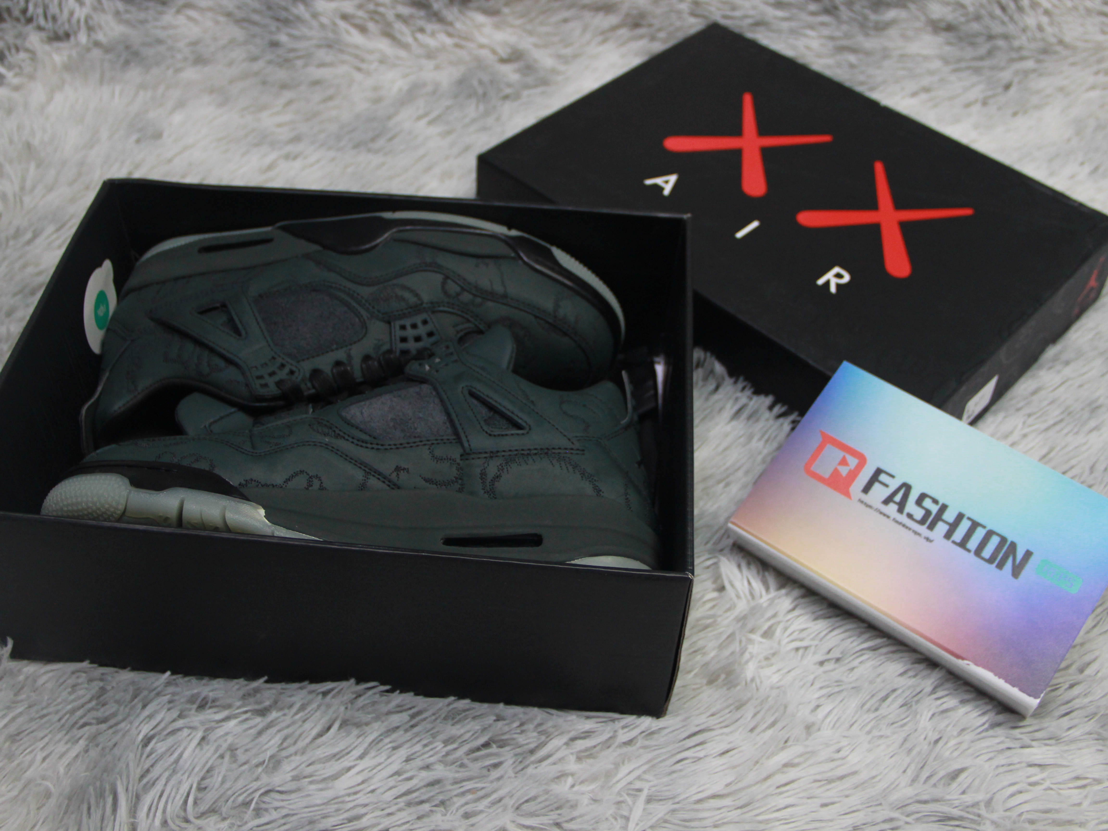 Air Jordan 4 Retro KAWS Black 930155-001