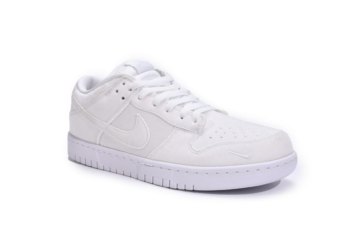 Dover Street Market x Nike Dunk Low Triple White   DH2686-100