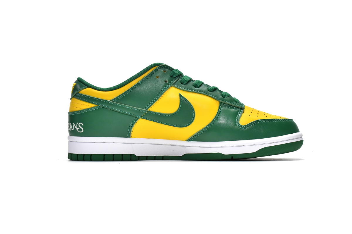 Supreme x Nike SB Dunk Low Brazil DO7412-983