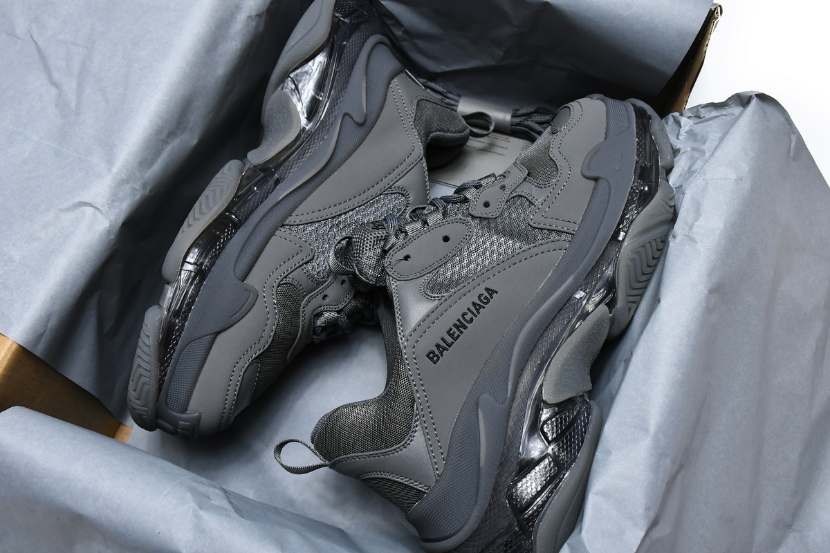Ba***ci*ga Triple S Carbon Ash  541624 W0918 7669