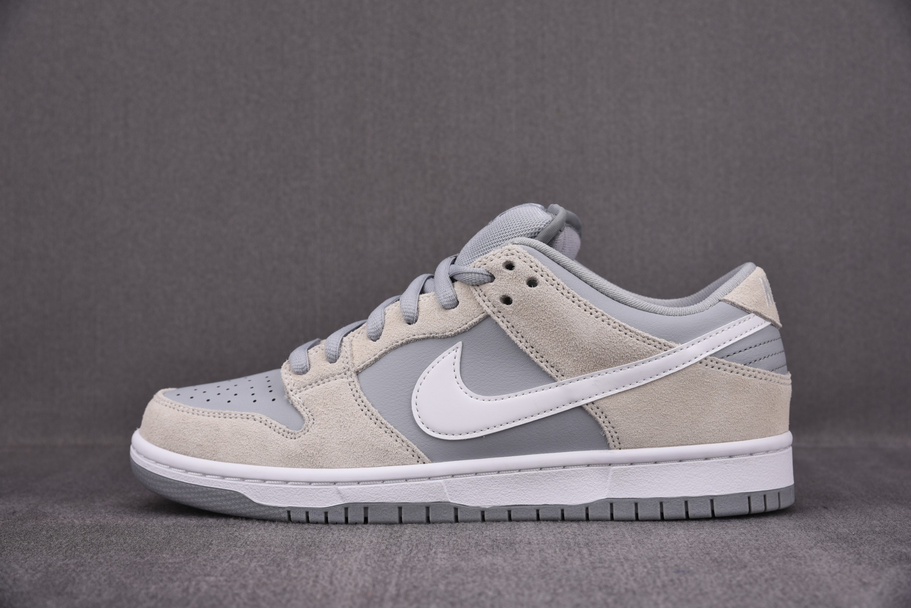 M Batch  Nike SB Dunk Low TRD “Summit White”  AR0778-110