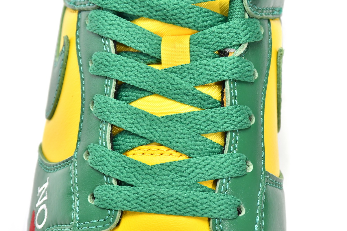 Supreme x Nike SB Dunk Low Brazil DO7412-983