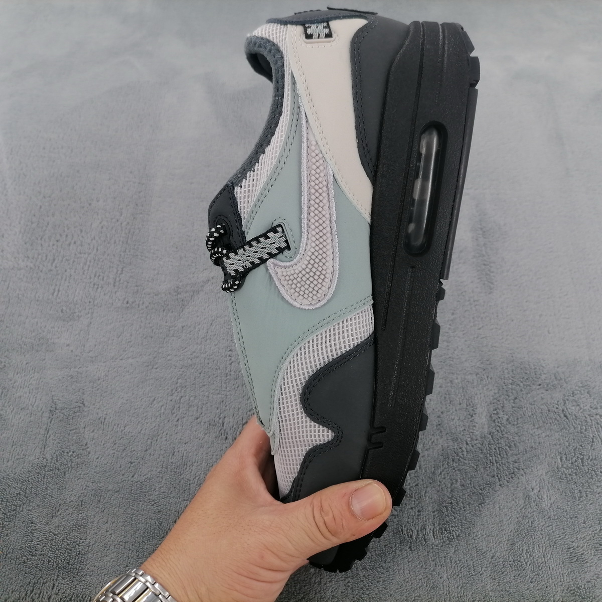 Travis Scott x Nike Air Carbon Light BlueBarb   DO9392-001