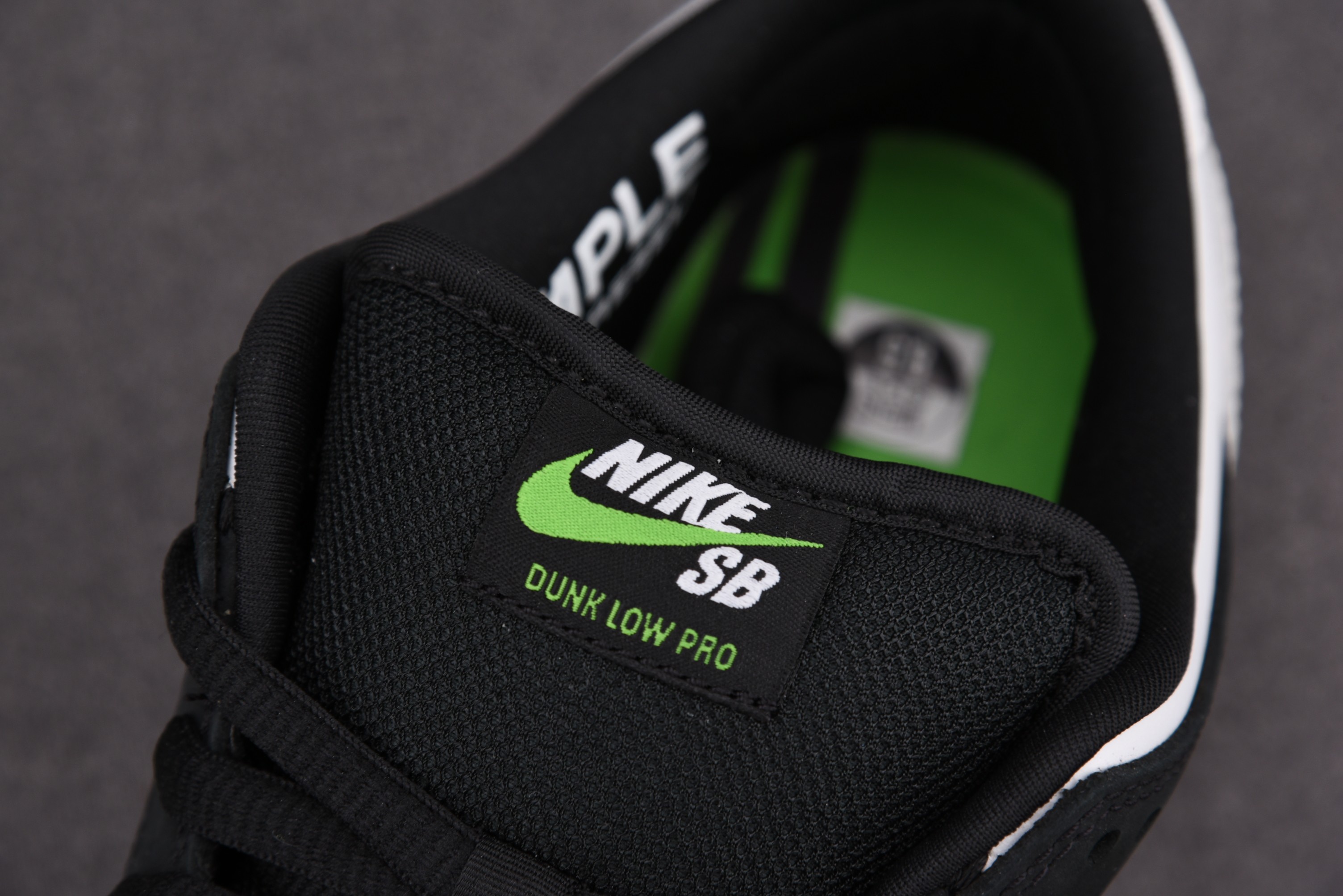 M Batch  Staple x Nike SB Dunk Low “Panda Pigeon”   BV1310-013