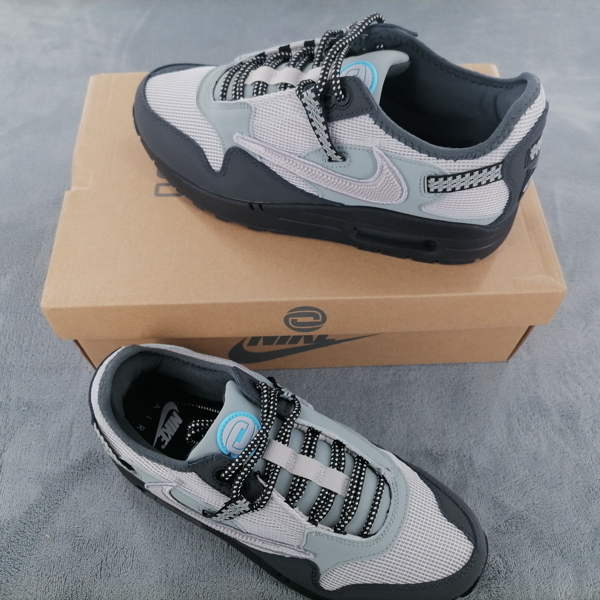 Travis Scott x Nike Air Carbon Light BlueBarb   DO9392-001