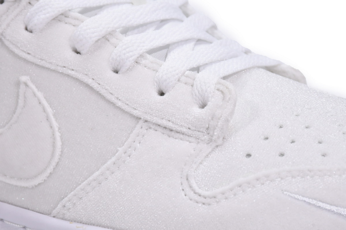 Dover Street Market x Nike Dunk Low Triple White   DH2686-100