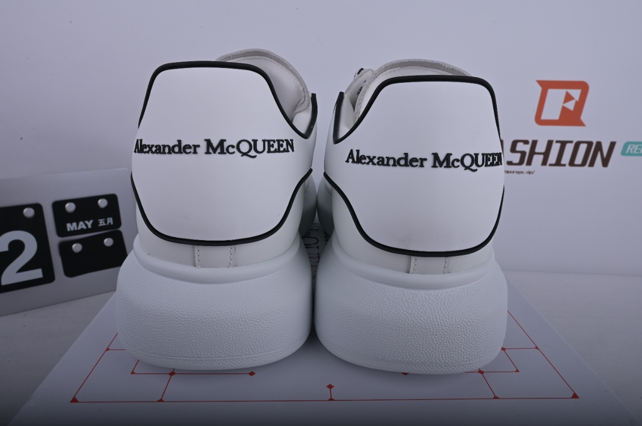 Alexander McQueen Leather Smooth Calfskin Low Top Fashion Sneakers Men's White 625156WHXMT9074