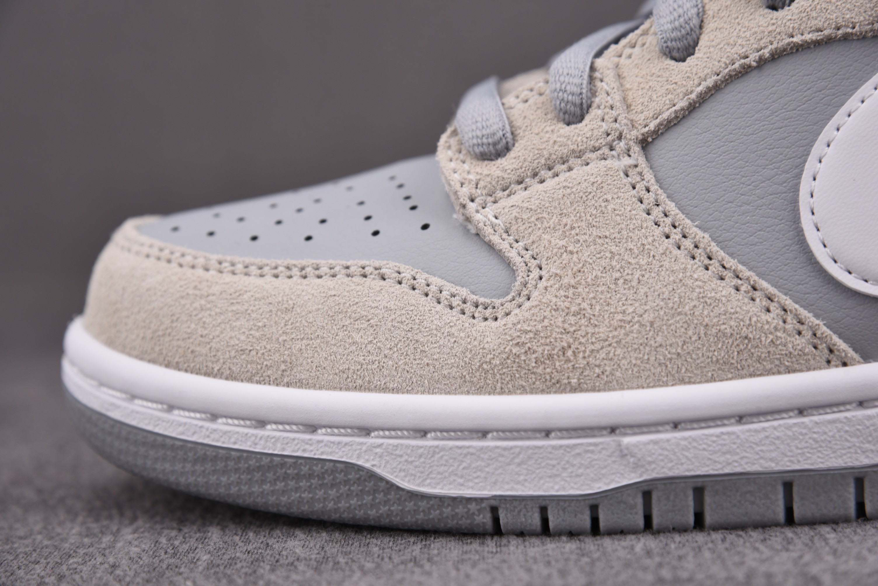M Batch  Nike SB Dunk Low TRD “Summit White”  AR0778-110