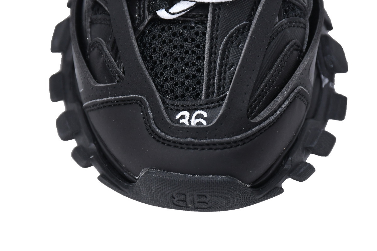 Ba***ci*ga Track Black  653813 W3CP3 1000