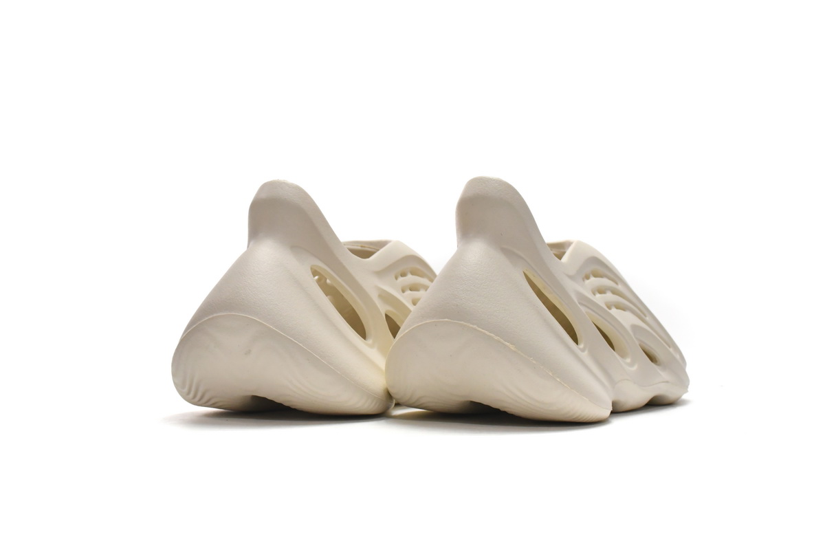 adidas Yeezy Foam Runner Sand   FY4567