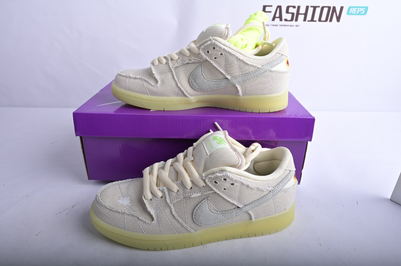 Nike SB Dunk Low Mummy  DM0774-111