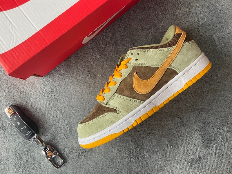 Nike Dunk Low SE Dusty Olive   DH5360-300