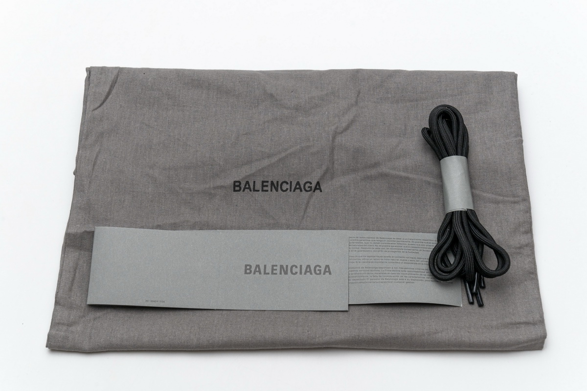 Ba***ci*ga Track 2 Sneaker Black    570391 W2GN1 1000