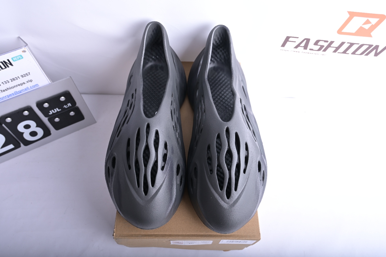 adidas originals Yeezy Foam Runner Onyx HP8739