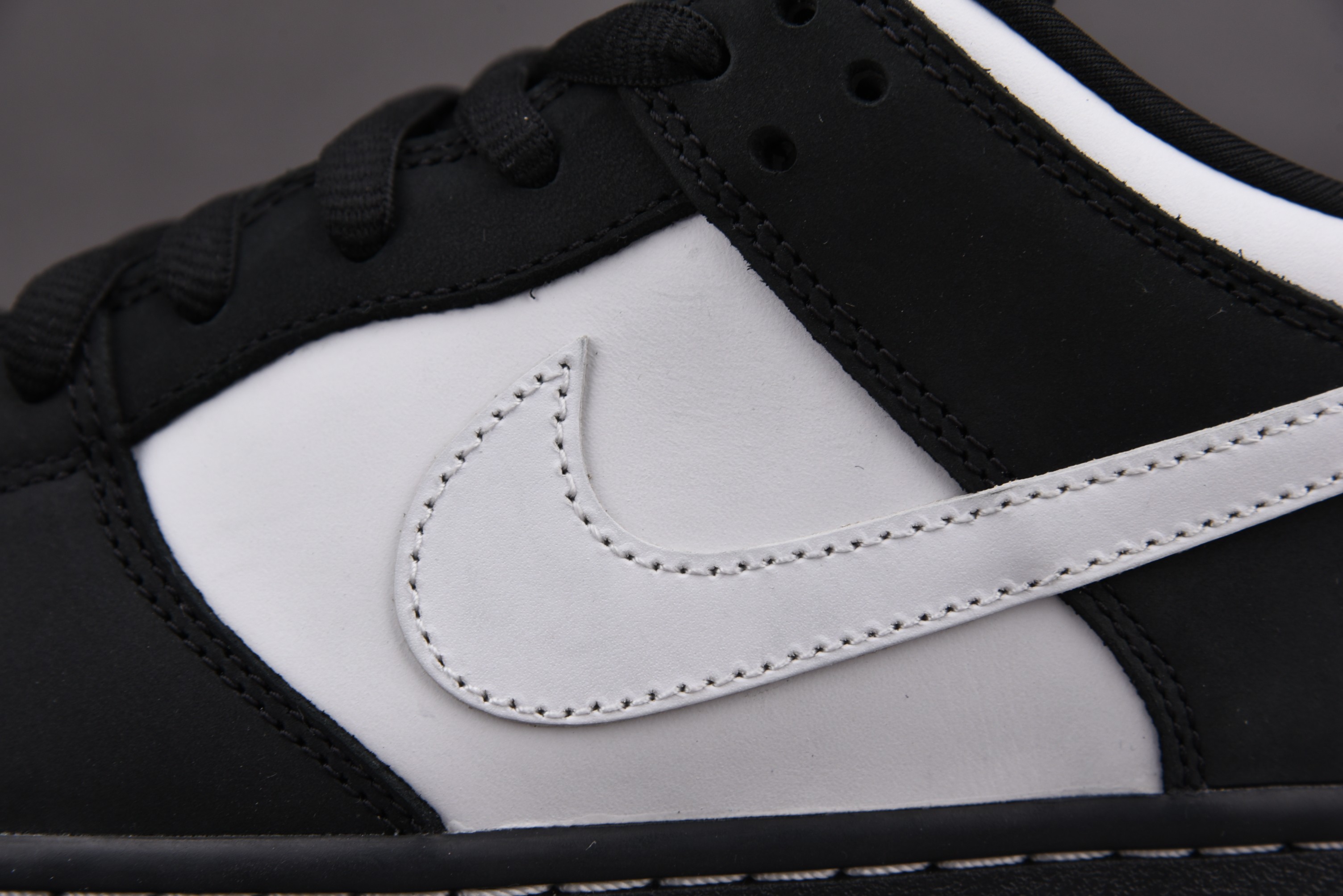 M Batch  Staple x Nike SB Dunk Low “Panda Pigeon”   BV1310-013