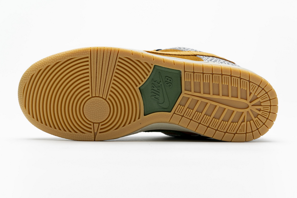 Nike SB Dunk Low “Safari”  CD2563-002