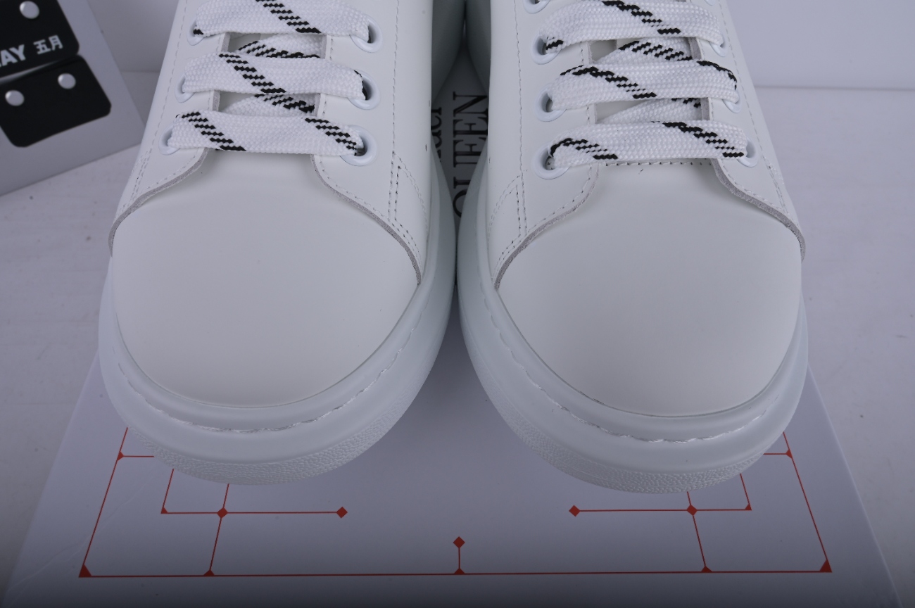 Alexander McQueen Leather Smooth Calfskin Low Top Fashion Sneakers Men's White 625156WHXMT9074