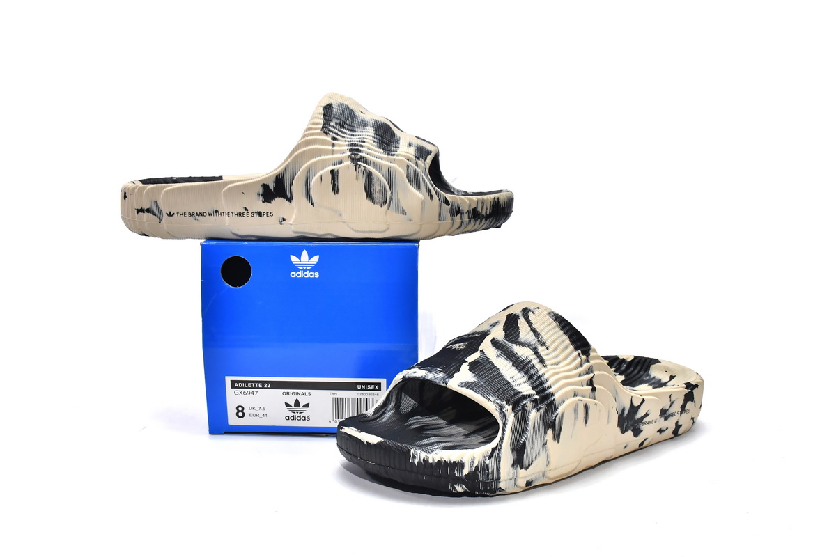 adidas originals Adilette 22 Slides Carbon   GX6947