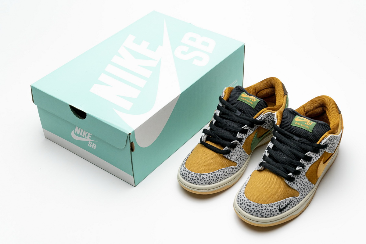 Nike SB Dunk Low “Safari”  CD2563-002