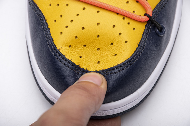 OFF WHITEx Nike Dunk SB Low White Michigan  CT0856-700