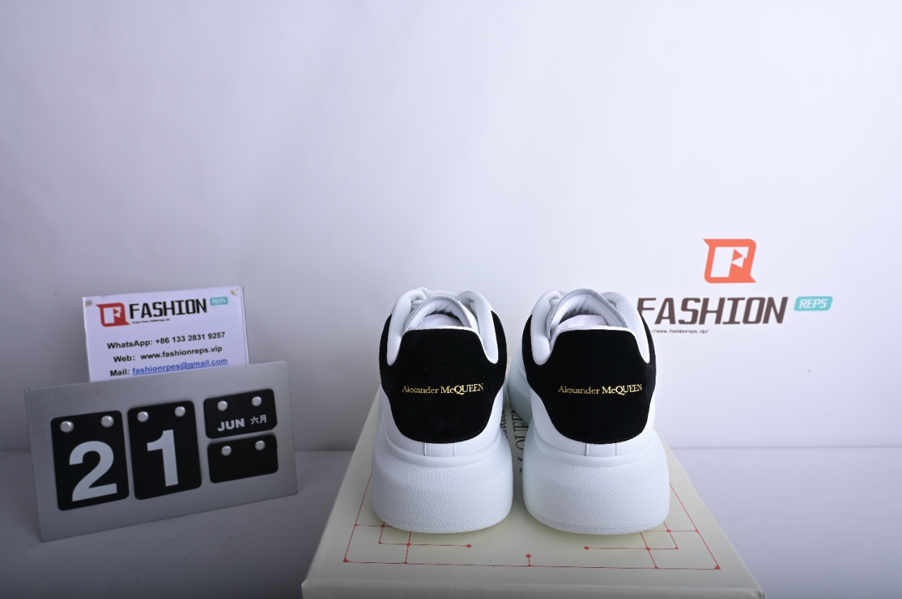 Alexander McQueen Dlack Skin Oversized White Black 553680WHGP59061