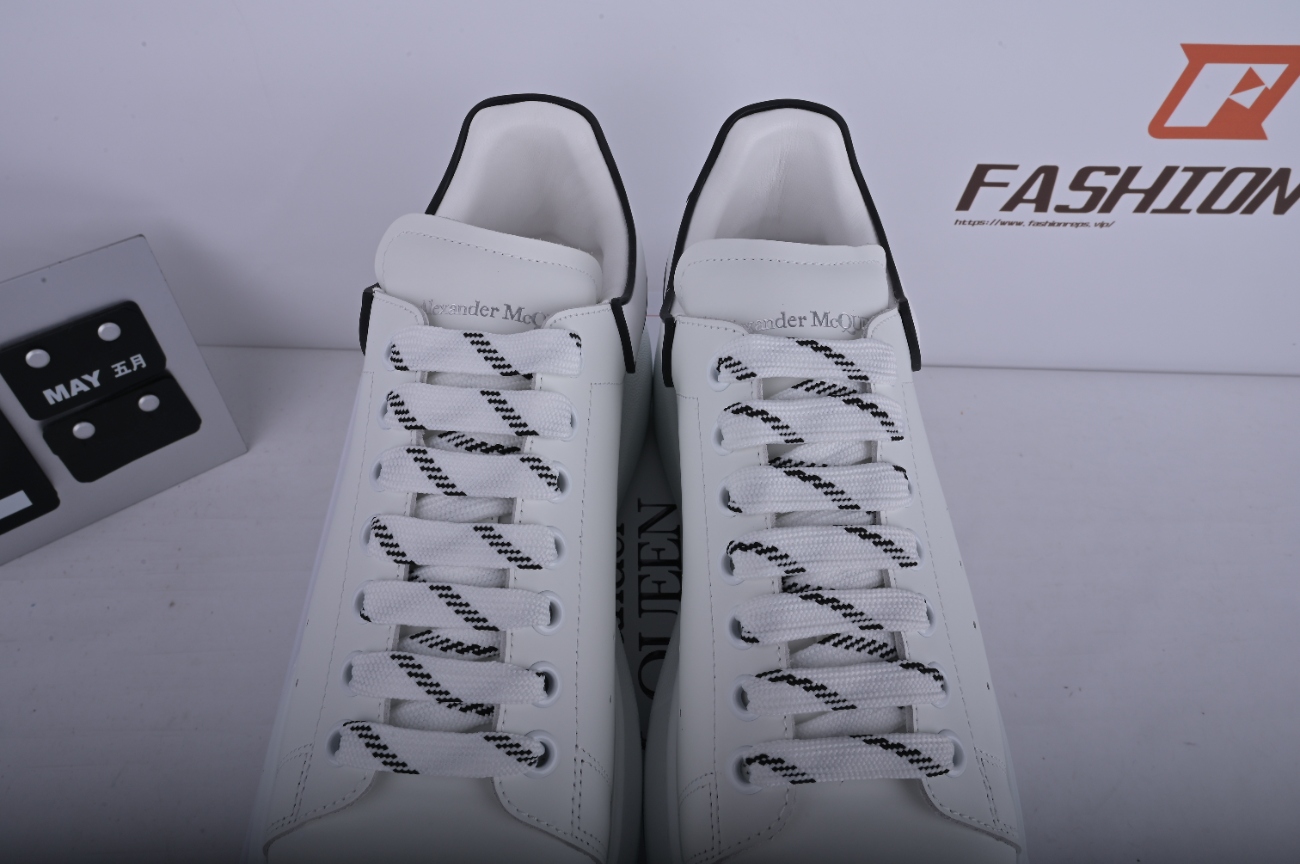 Alexander McQueen Leather Smooth Calfskin Low Top Fashion Sneakers Men's White 625156WHXMT9074