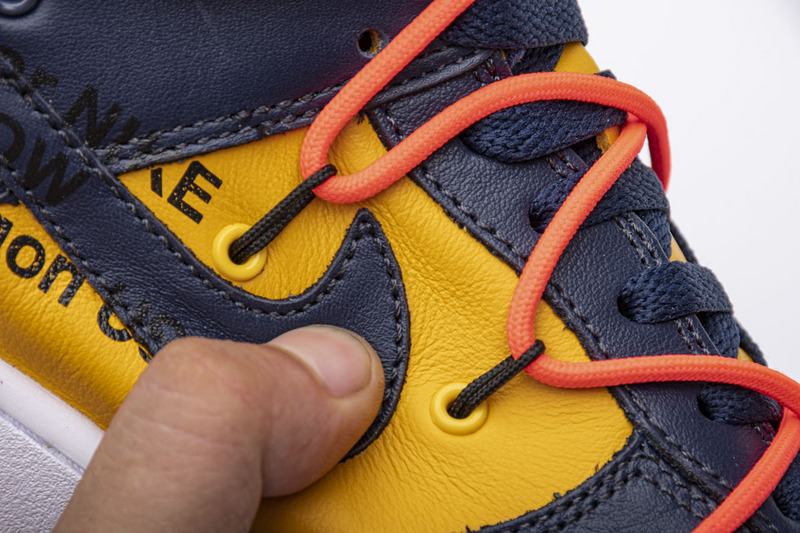 OFF WHITEx Nike Dunk SB Low White Michigan  CT0856-700
