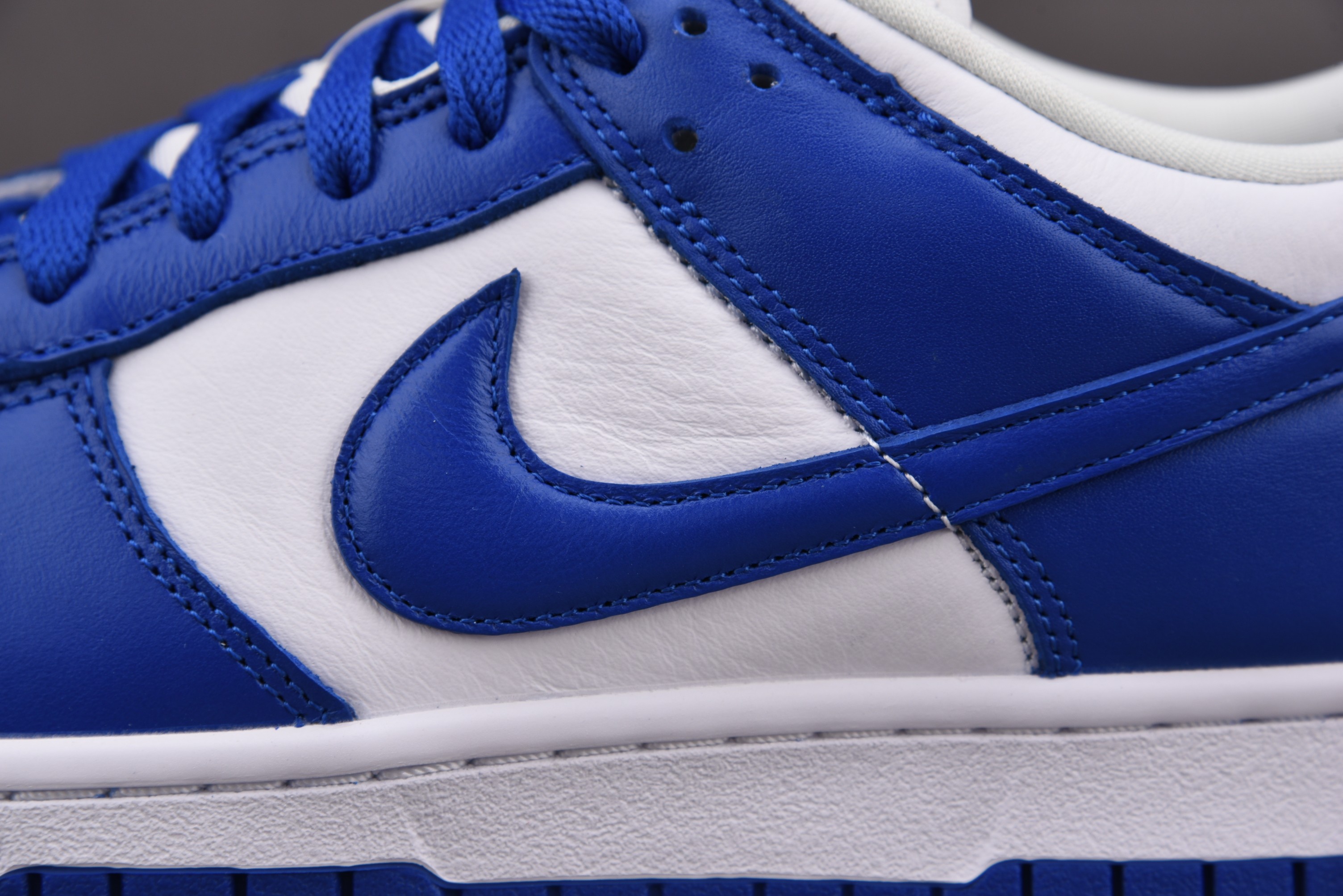 M Batch  Nike Dunk Low SP Low SP “Kentucky”  CU1726-100