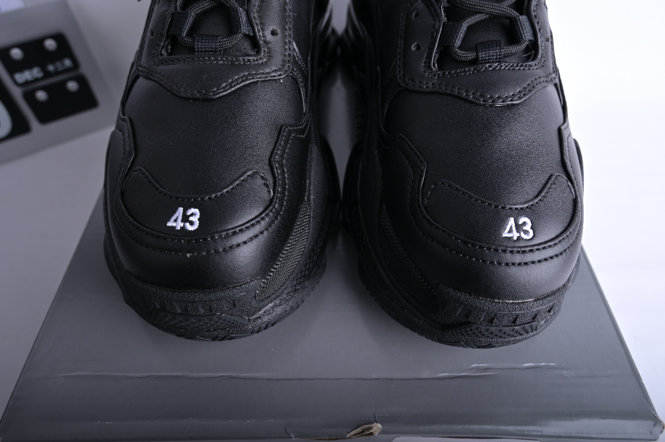 Ba***ci*ga Triple S Black  541624 W0901 1000