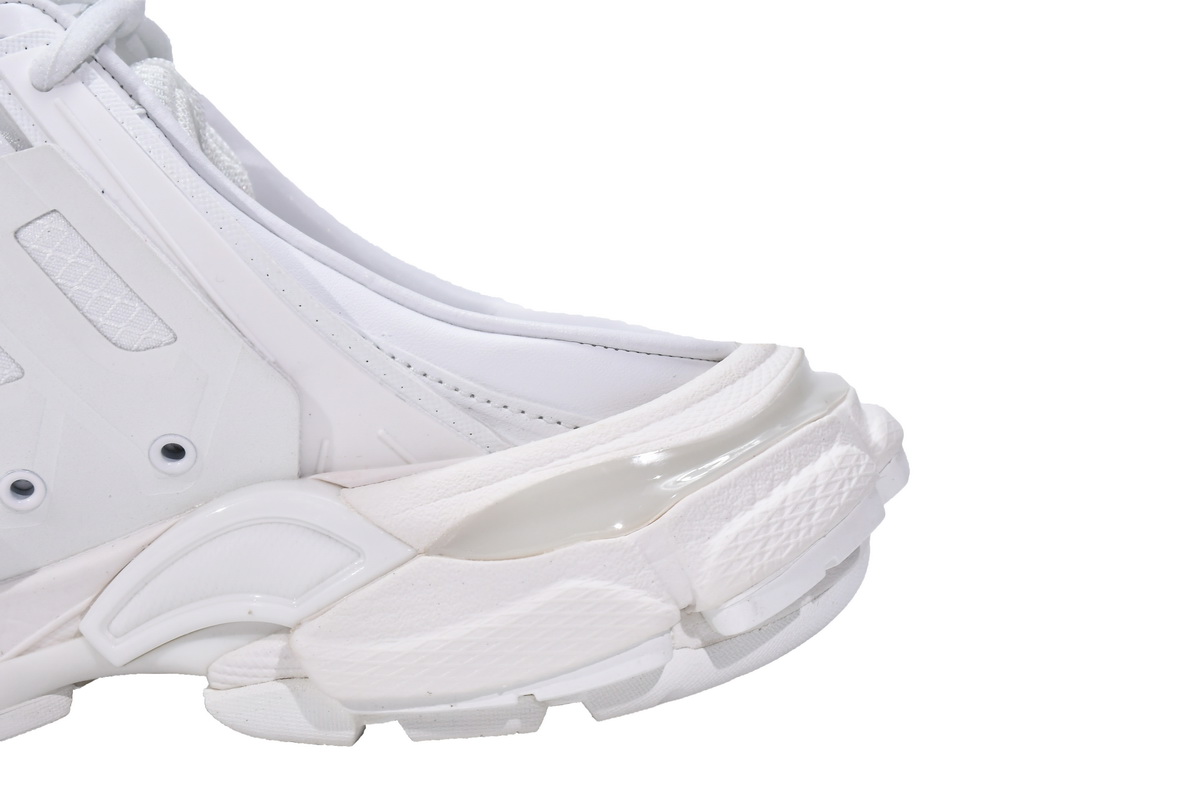 Ba***ci*ga Track White 653813 W3CP3 900