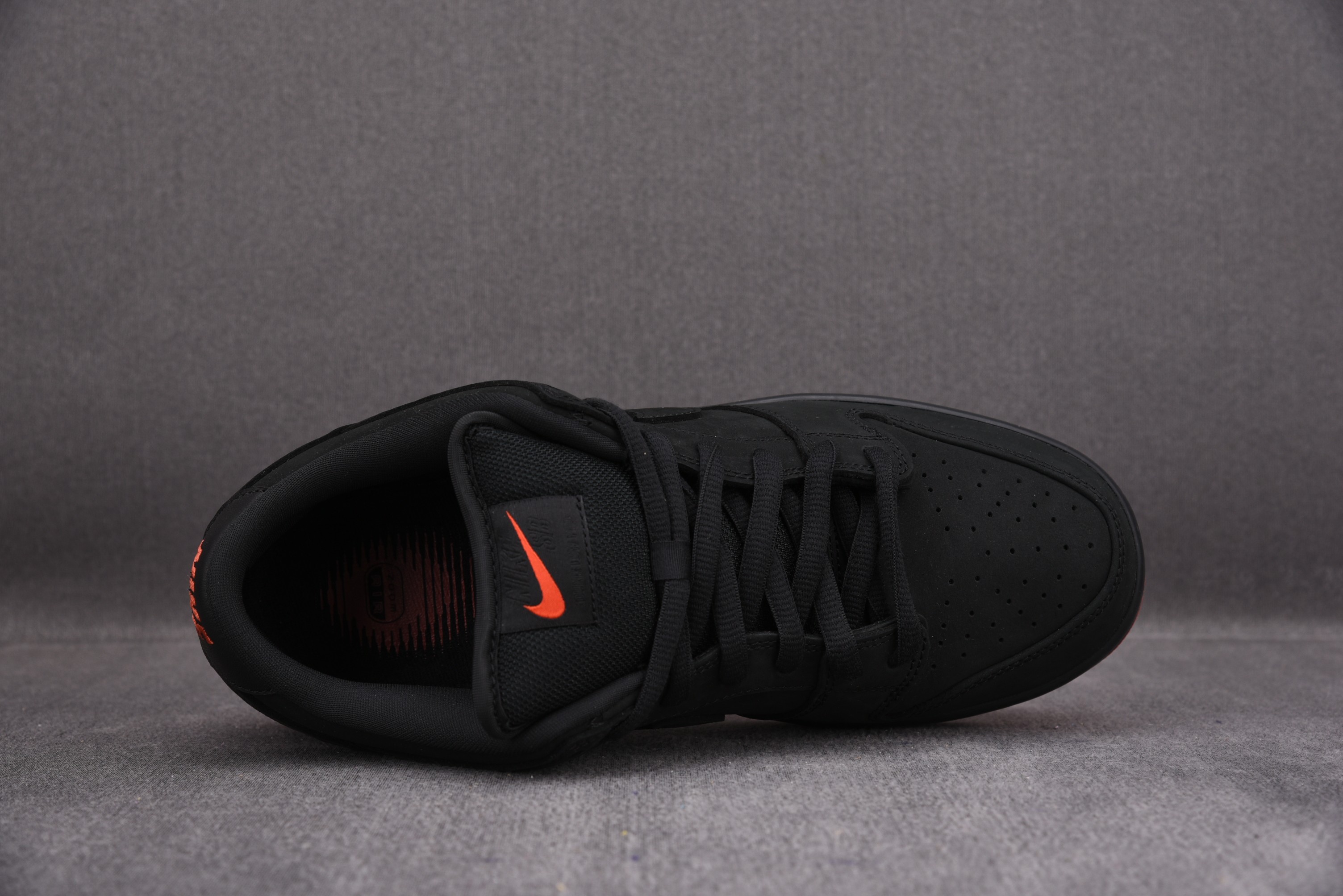 M Batch  SB Dunk Low Black Pigeon  883232-008