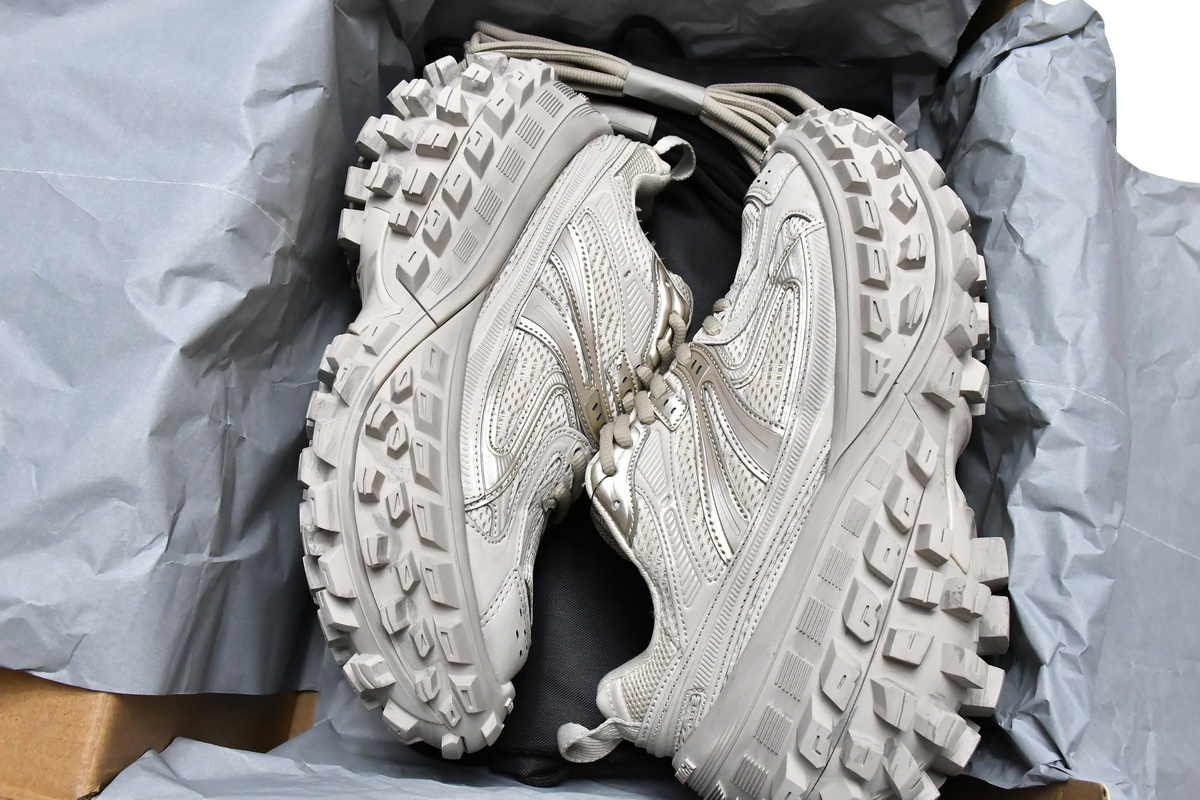 Ba***ci*ga Defender Beige  685611 W2RA6 9700