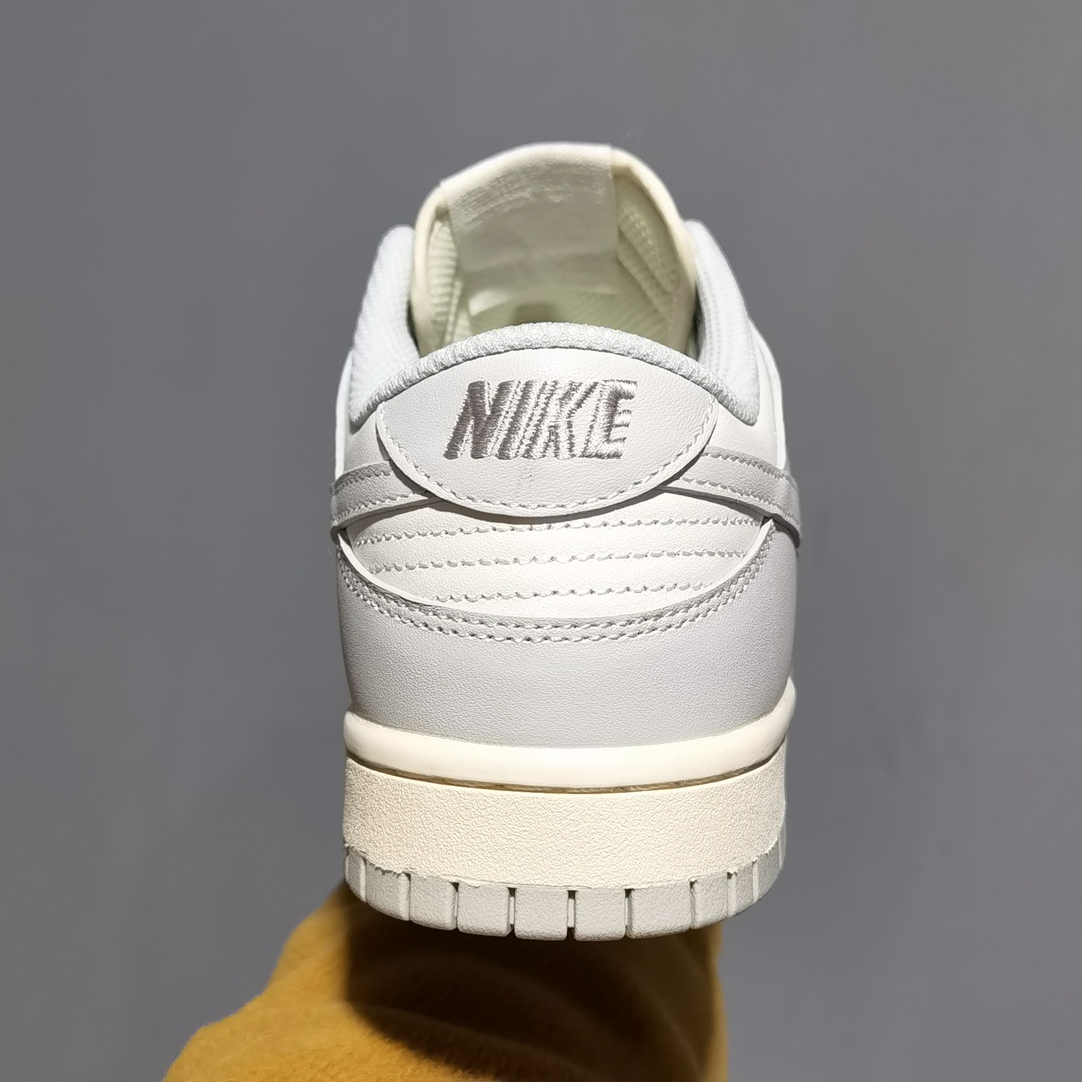 M Batch   Dunk Low Light Bone DD150-107