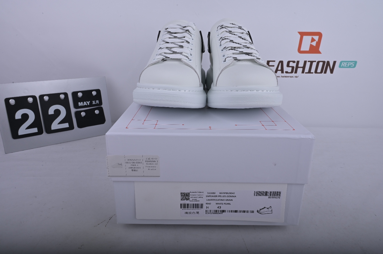 Alexander McQueen Leather Smooth Calfskin Low Top Fashion Sneakers Men's White 625156WHXMT9074