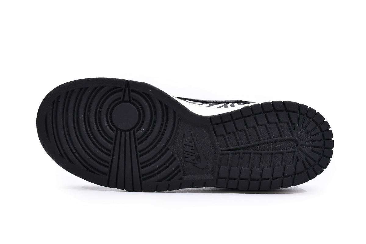 Quartersnacks x Nike SB Dunk Low Zebra    DM3510-001